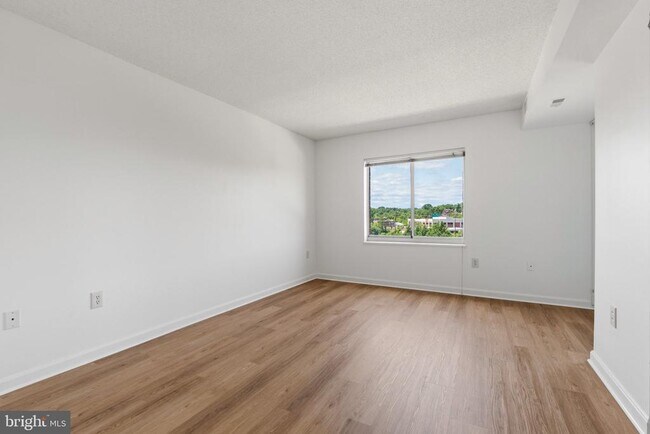 Building Photo - 2151 Jamieson Ave