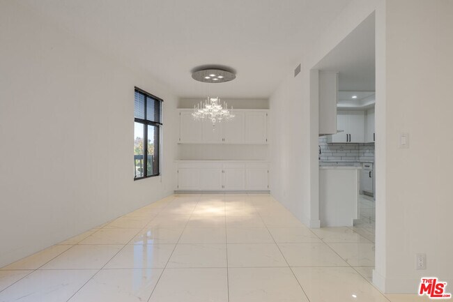 Building Photo - 4444 Wilshire Blvd