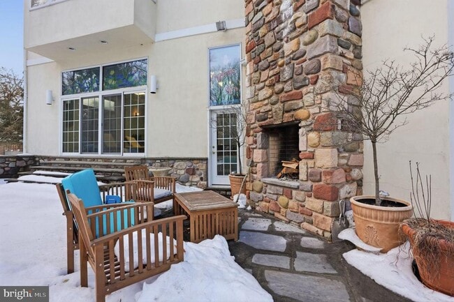 Building Photo - 244 Mathers Rd