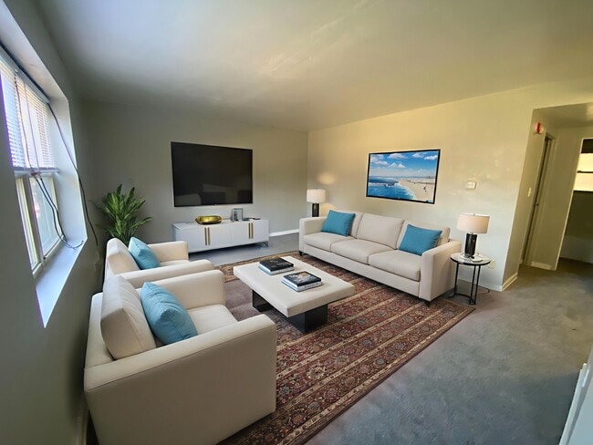 Building Photo - Carriage Hill