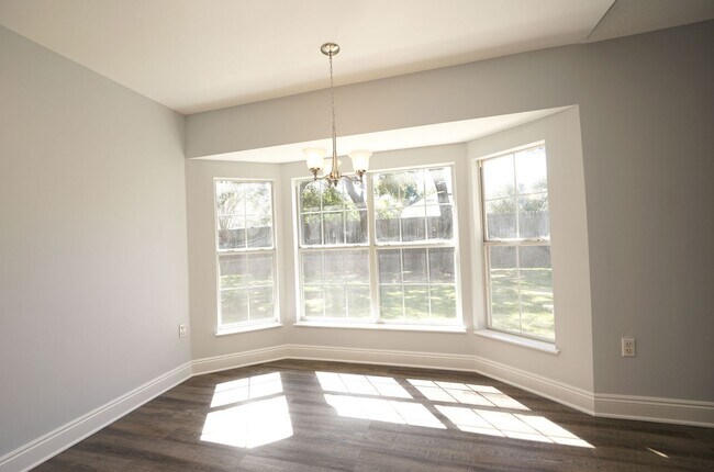 Building Photo - Spacious 5-Bedroom Home in Gated Parkwood ...