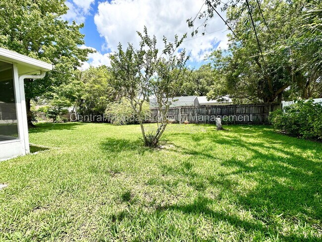 Building Photo - 3137 Thistlehill Dr