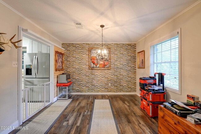 Building Photo - 108 Frances Ave