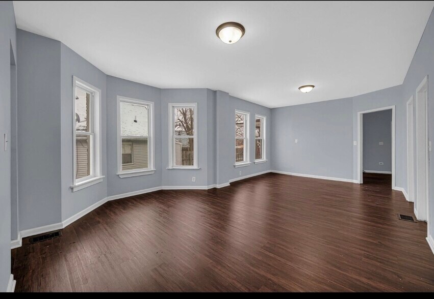 Building Photo - 922 Summer St