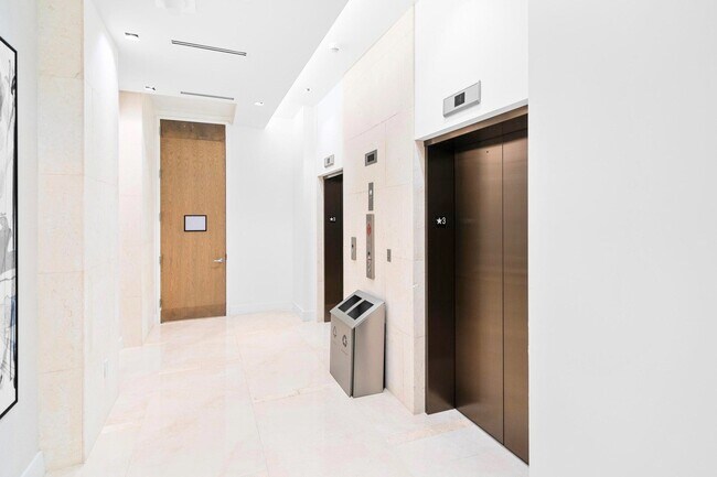 Building Photo - 3100 N Ocean Dr