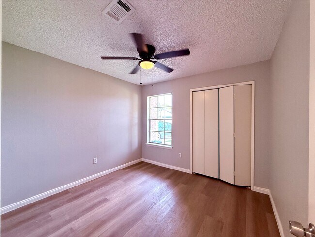 Building Photo - 12071 Plumbrook Dr