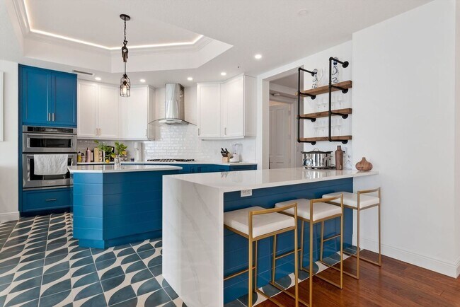 Building Photo - Ultimate Furnished Luxury Rental at the Be...