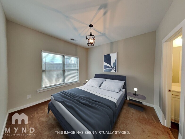 Building Photo - 176 Park Dr N