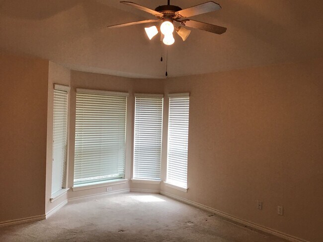 Building Photo - Coming Soon!!! 4/2/2 with Fireplace!