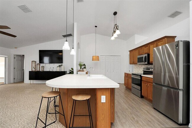 Building Photo - 10648 SW 38th Ave