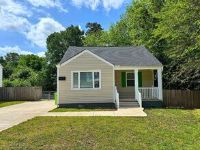 Building Photo - Stylish Updated Home Just Minutes from Downtown Raleigh!