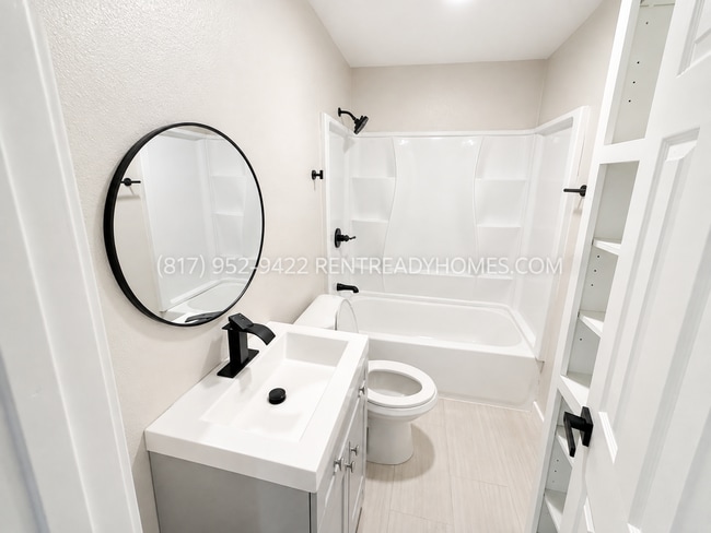 Building Photo - 3733 Columbine Dr