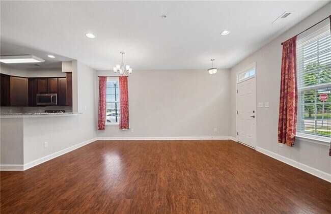 Building Photo - 623 Freeman Dr