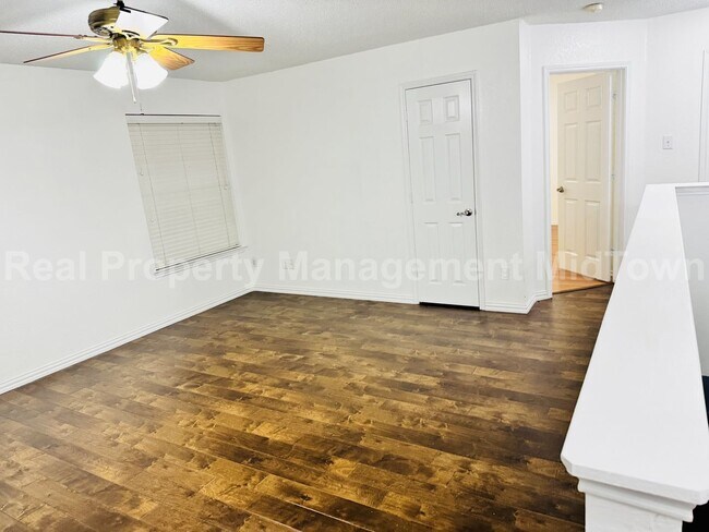 Building Photo - Spacious, Freshly Updated Family Home in P...