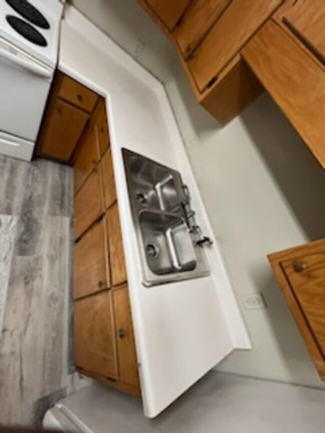Building Photo - Monthly Paid Rent