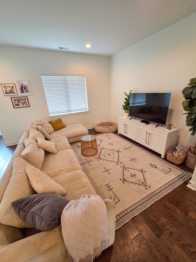 Building Photo - 3125 St Elmo Ave