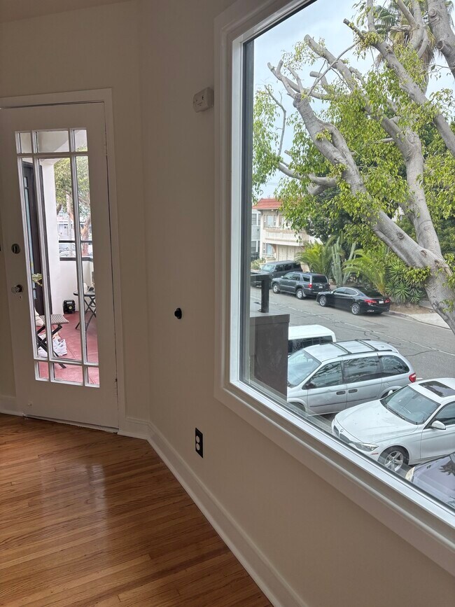 Building Photo - 958 2nd St