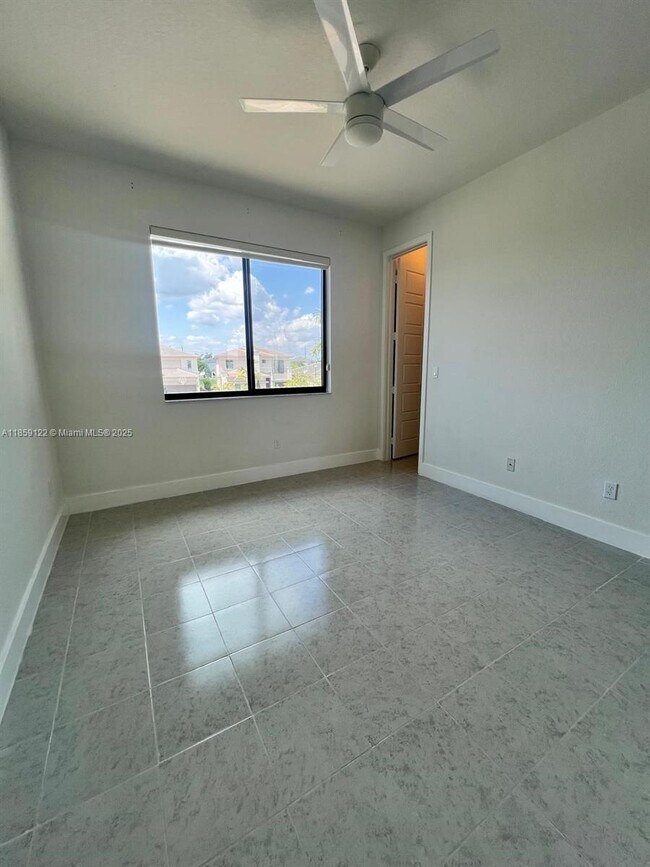Building Photo - 10970 Pacifica Wy