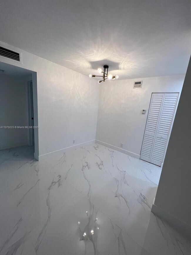 Building Photo - 505 Gardens Dr