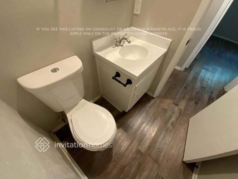 Building Photo - 2805 Ladona Dr
