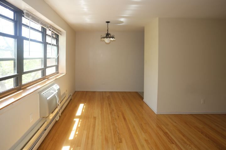 Building Photo - 665 W Wrightwood Ave