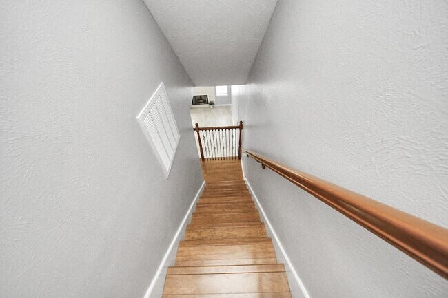 Building Photo - 20922 Whitevine Way