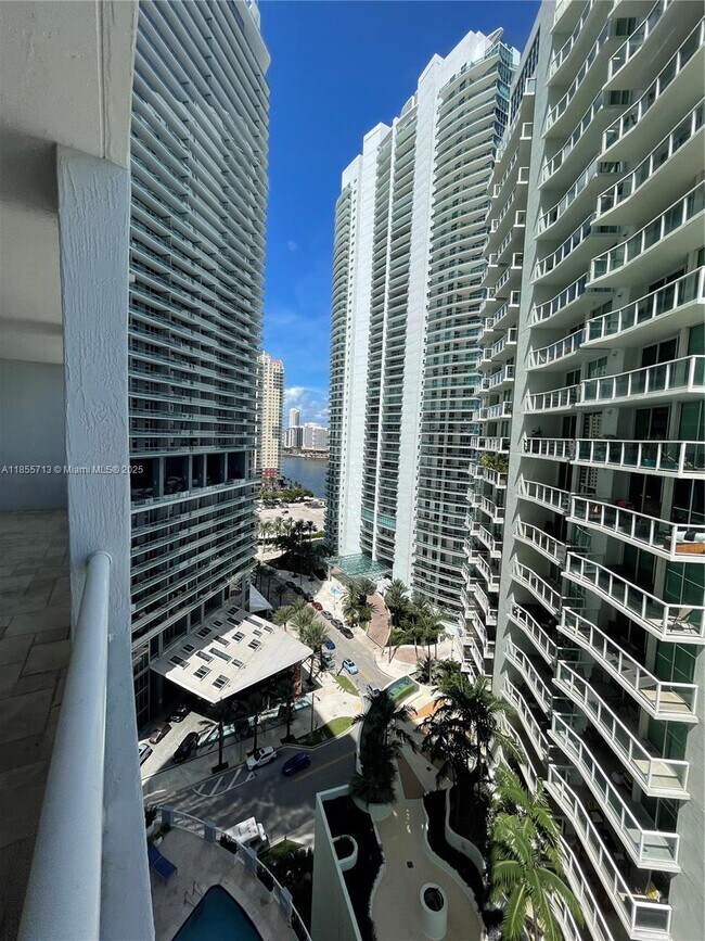 Building Photo - 170 SE 14th St