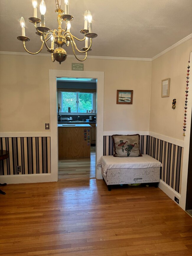 Building Photo - 4 Bedroom just minutes to Dartmouth