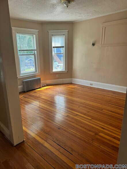 Building Photo - 110 Howland St