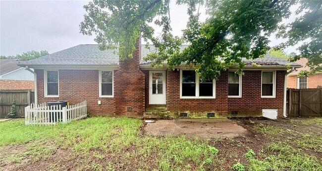Building Photo - 204 Fair Oaks Dr