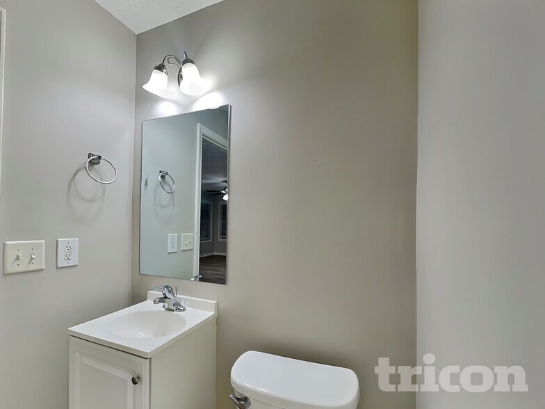 Building Photo - 305 Little Creek Rd SE