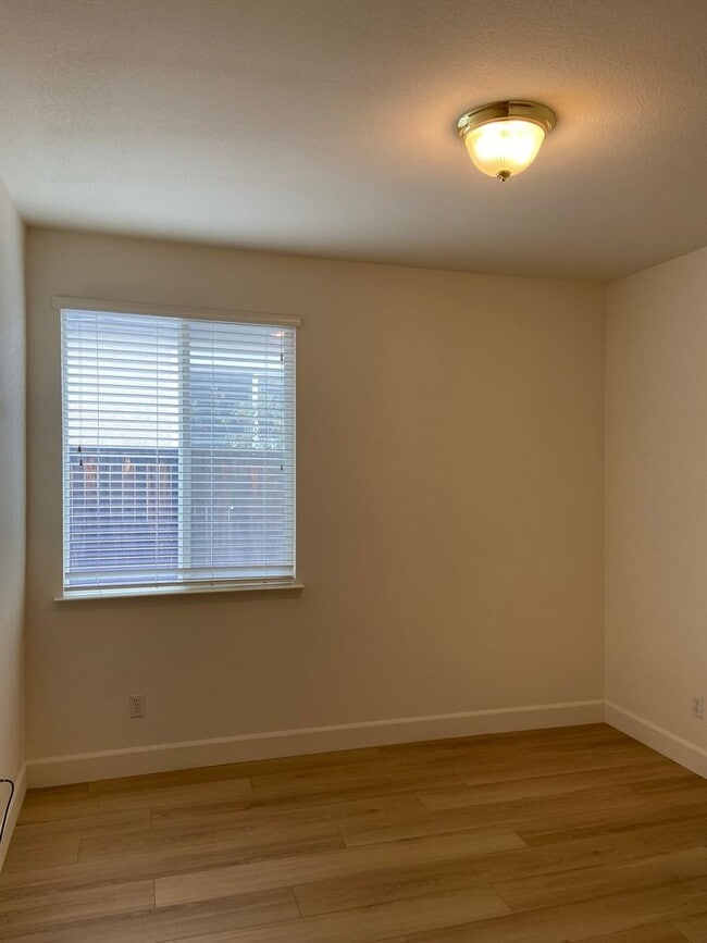 Building Photo - Folsom Parkway - 4 Bdrm, 3 bath