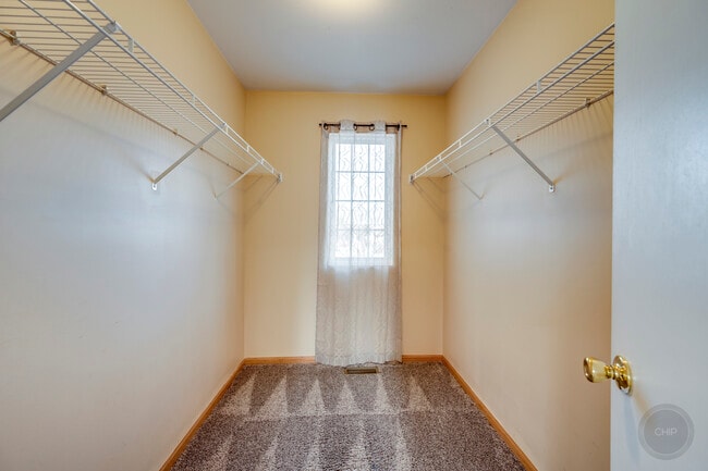 Building Photo - 4055 Blackstone Dr