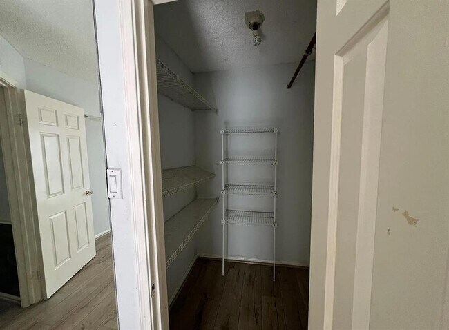 Building Photo - 2830 S Bartell Dr