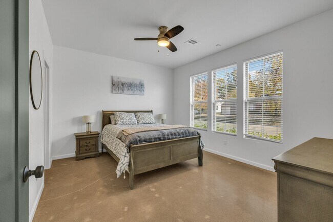 Building Photo - P.57 Kode Properties, LLC 1240-1242