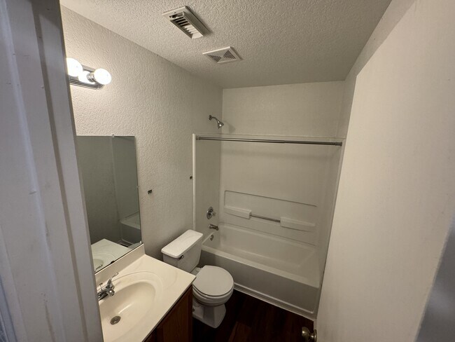 Upstairs Full Bathroom - 23 Knights Peak