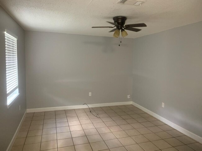 Building Photo - 16637 S Amite Dr