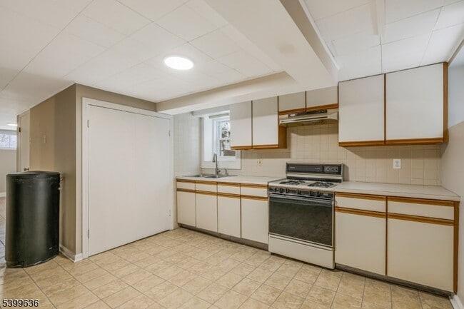 Building Photo - 111 King George Rd