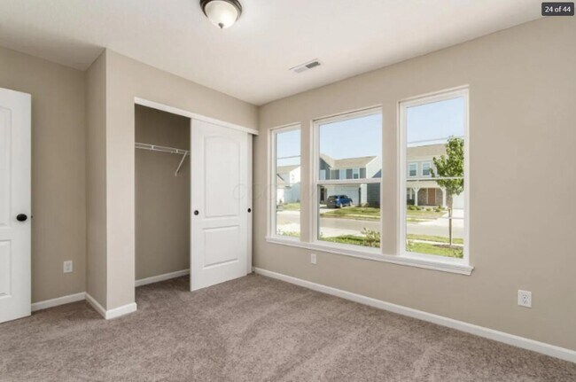 Building Photo - 4859 Amber Xing Dr