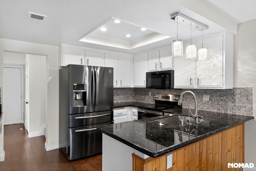 Building Photo - 15865 Lofty Trail Dr