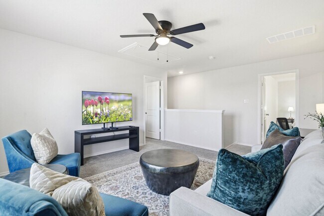 Building Photo - Move in Ready and FULLY FURNISHED 3 BD/2 BA located Far West San Antonio!