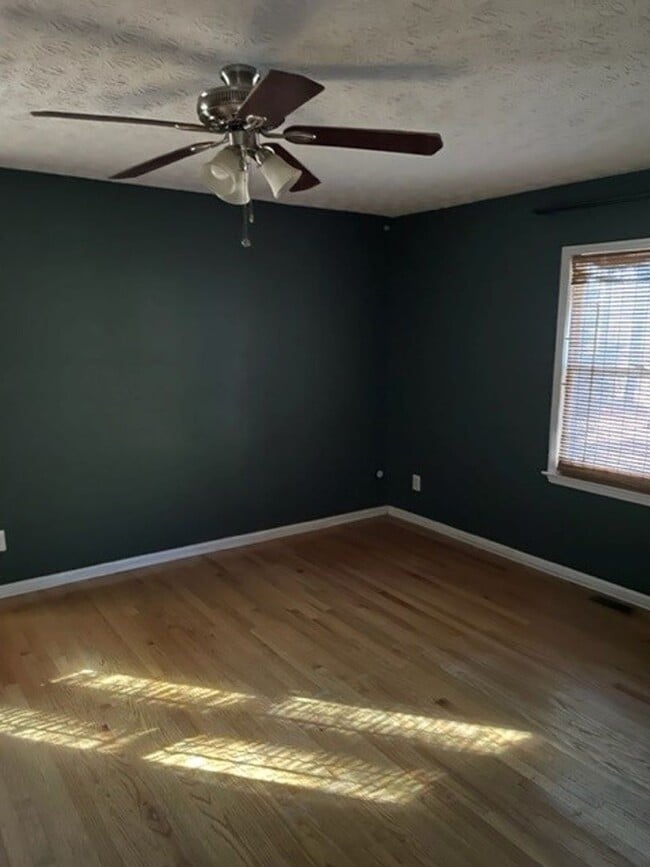 Building Photo - 468 Davis Rd