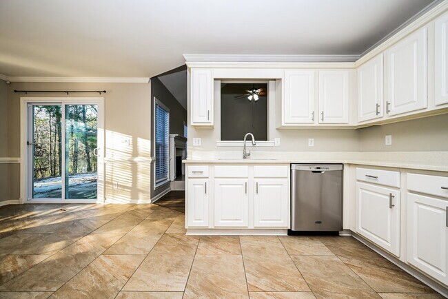 Building Photo - 201 Retour Cir