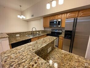 Building Photo - 211 SW Palm Dr
