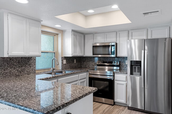 Building Photo - 6503 N 10th Pl