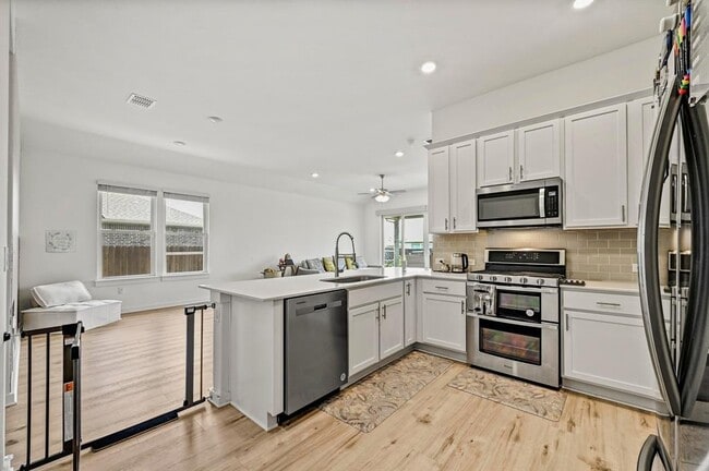 Building Photo - 2037 Wilsons Warbler Dr
