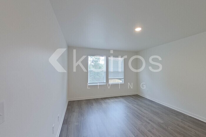 Building Photo - 153 George Oxford Dr