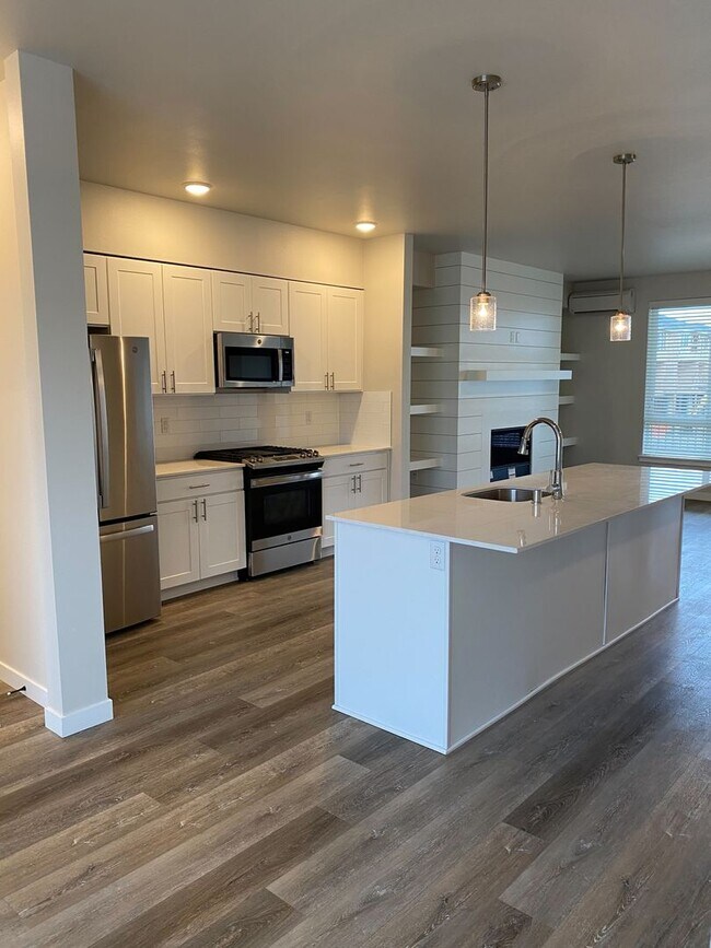 Building Photo - Brand new 3 and 4 Bedroom Townhomes in Lacey!