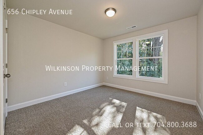 Building Photo - 3-Bedroom Townhouse with Proximity to Char...