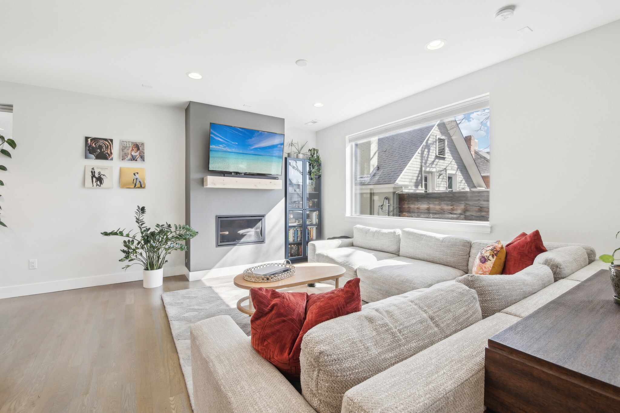 Building Photo - 25 S Washington St